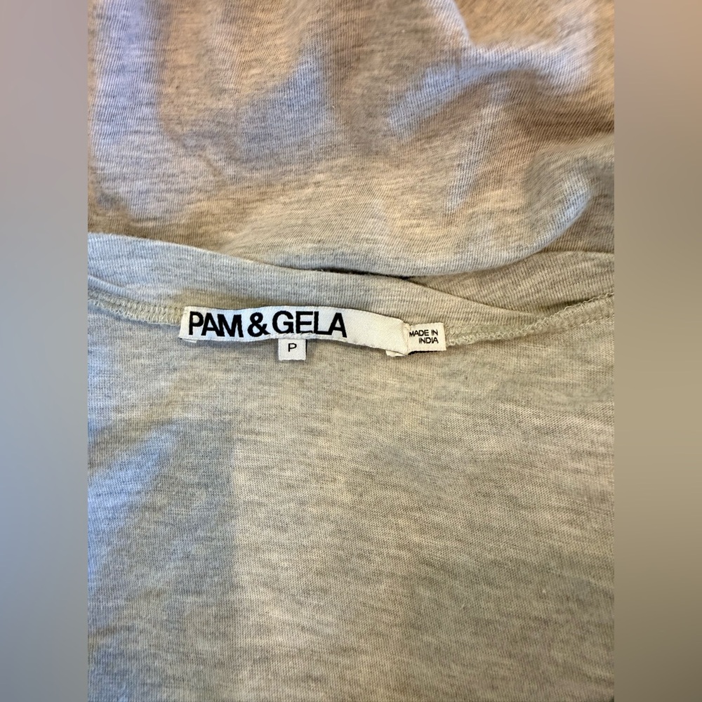 Pam & Gela ombré Heather Gray to salmon V-Neck Top - Picture 4 of 6